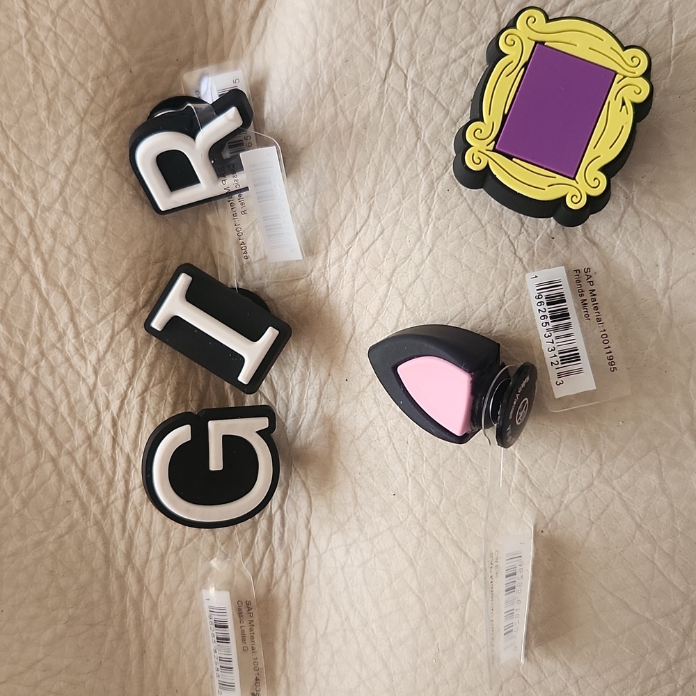 NWT (5) Croc charms